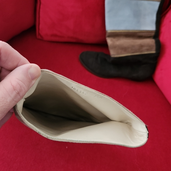 Suede 3 color and gold trimming. Size 7 - Picture 4 of 5